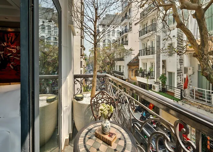 Peridot Gallery Classic Hotel